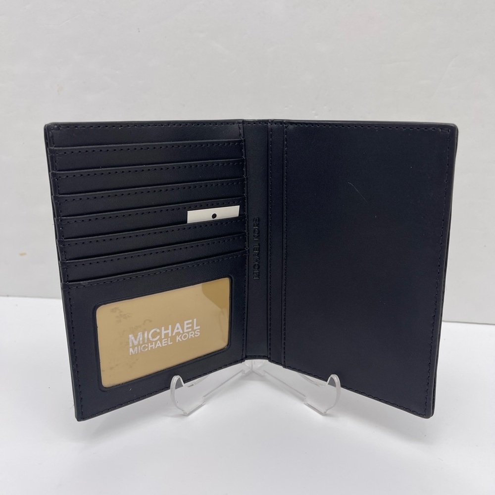 Michael Kors Jet Set Travel Md Sign Patent Logo Debossed  Passport Case
Black - Picture 6 of 16